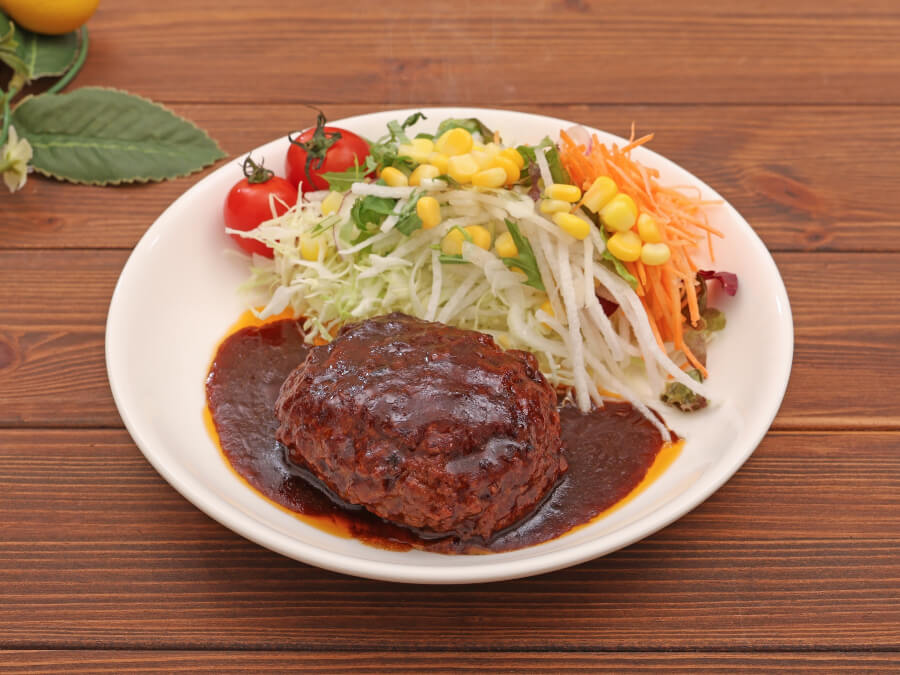 ハンバーグと野菜サラダ